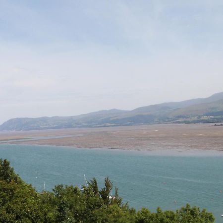 On The Straits Villa Menai Bridge Exterior photo